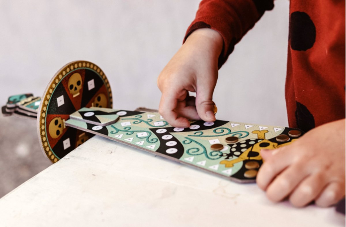 Do It Yourself Like A Pirate Saber (Metallic Stickers) - Djeco