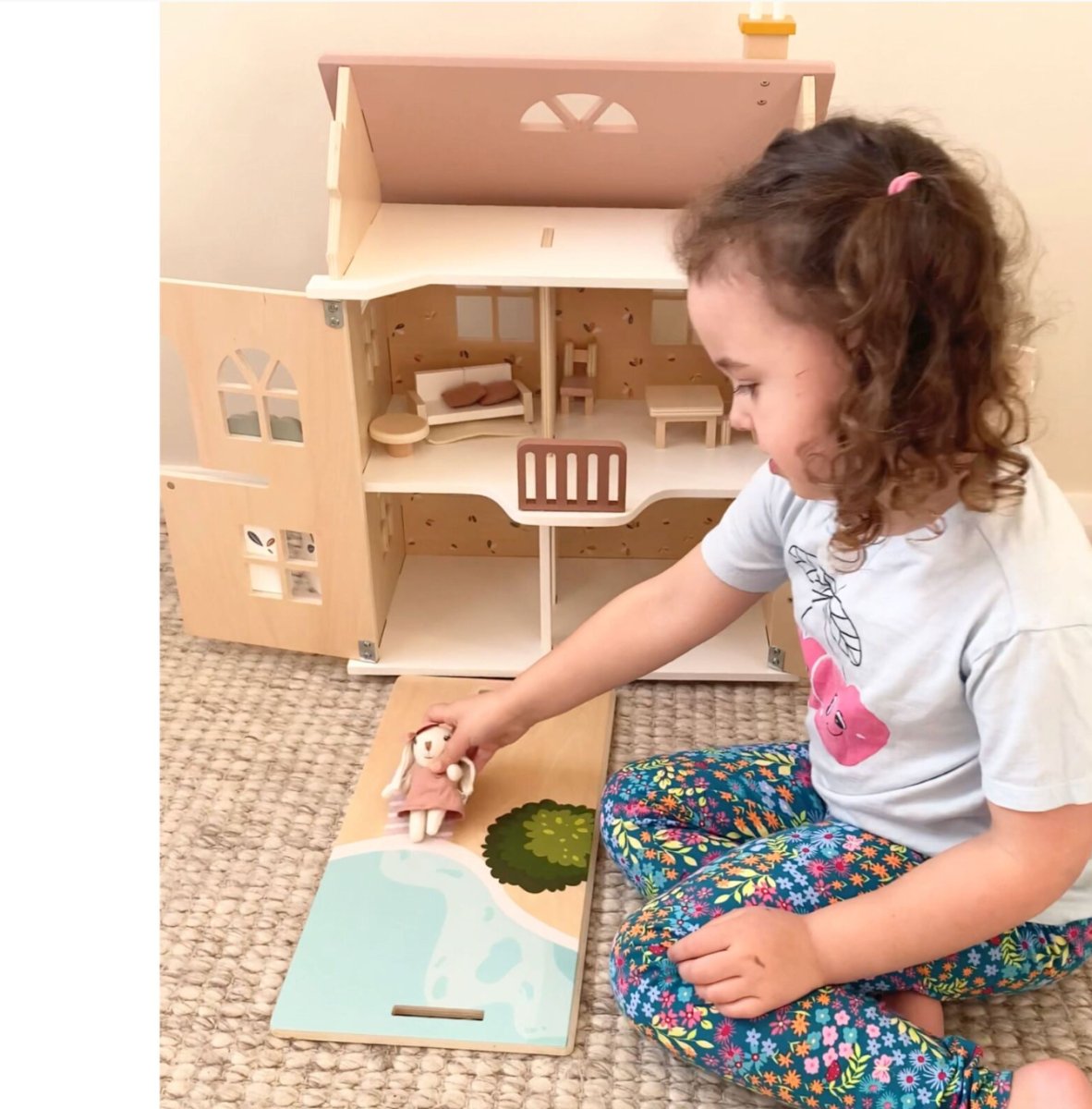 Doll House Kitchen + 1 Character - Speedy Monkey