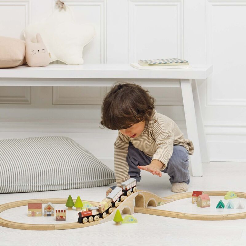 Figure of 8 Train Set - 40 Pieces - Le Toy Van