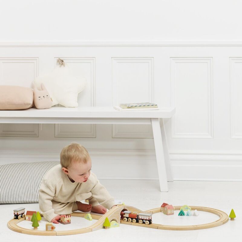 Figure of 8 Train Set - 40 Pieces - Le Toy Van