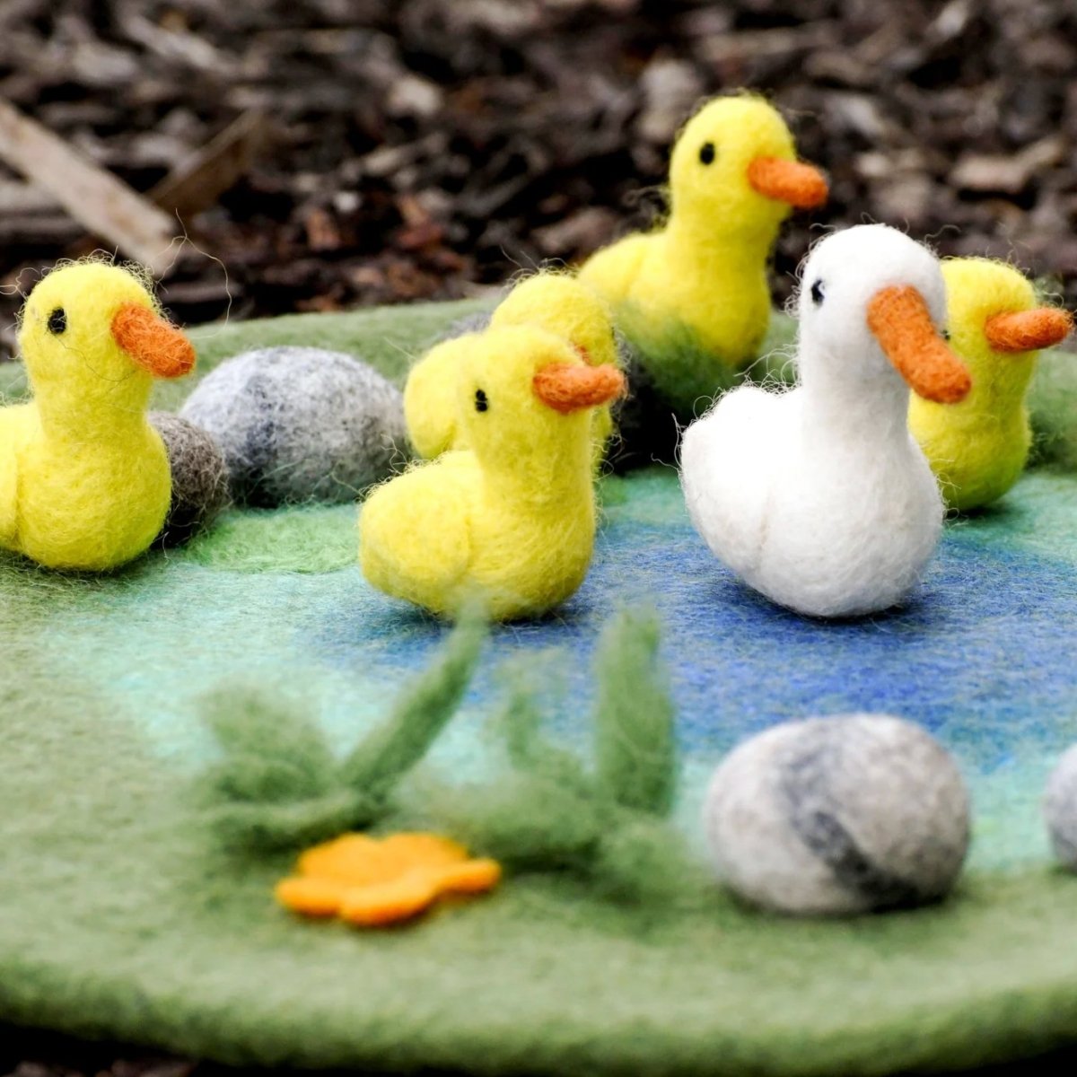 Tara Treasures | Duck Pond with 6 Ducks Play Mat Playscape