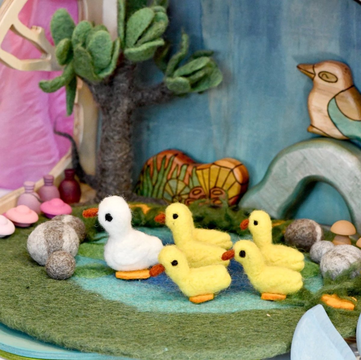 Tara Treasures | Duck Pond with 6 Ducks Play Mat Playscape