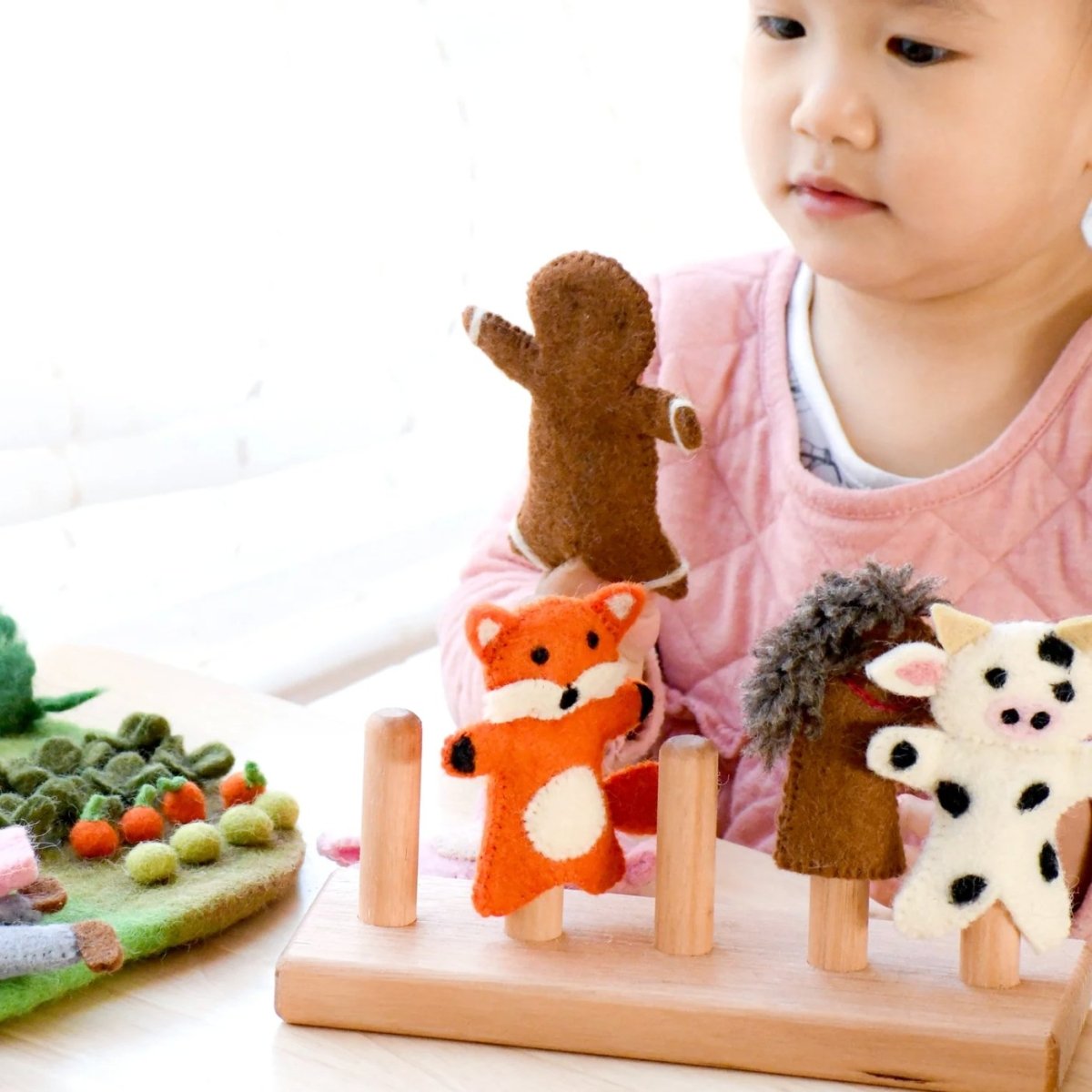 Tara Treasures | Finger Puppet Stand (5 Rods)