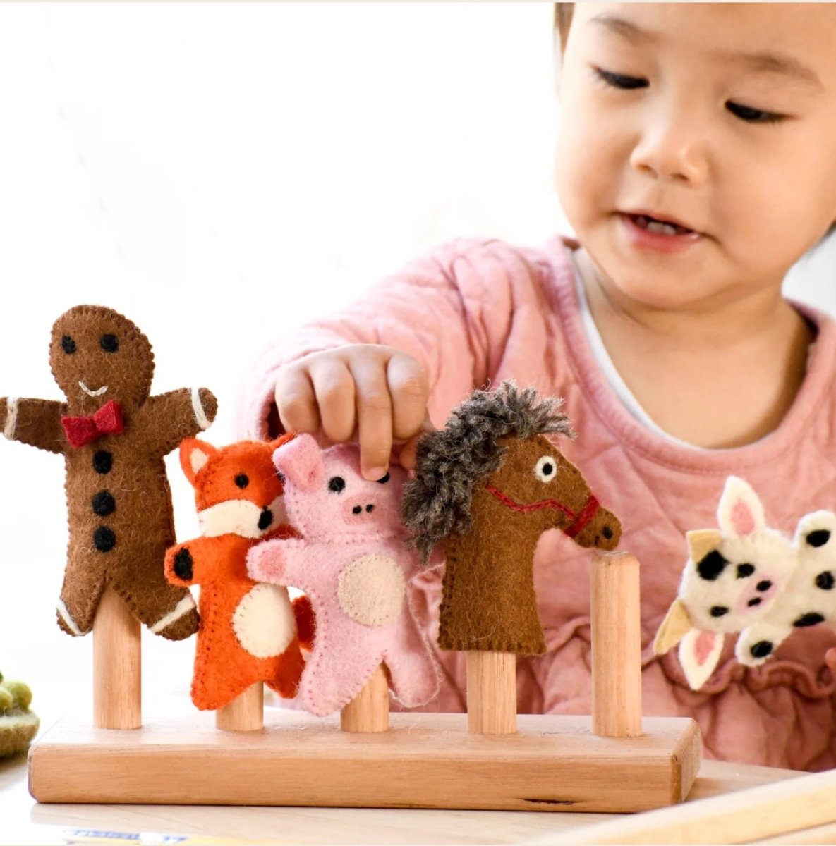 Tara Treasures | Finger Puppet Stand (5 Rods)